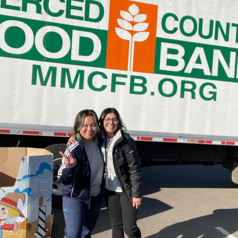 Cami and Meg at Food Bank